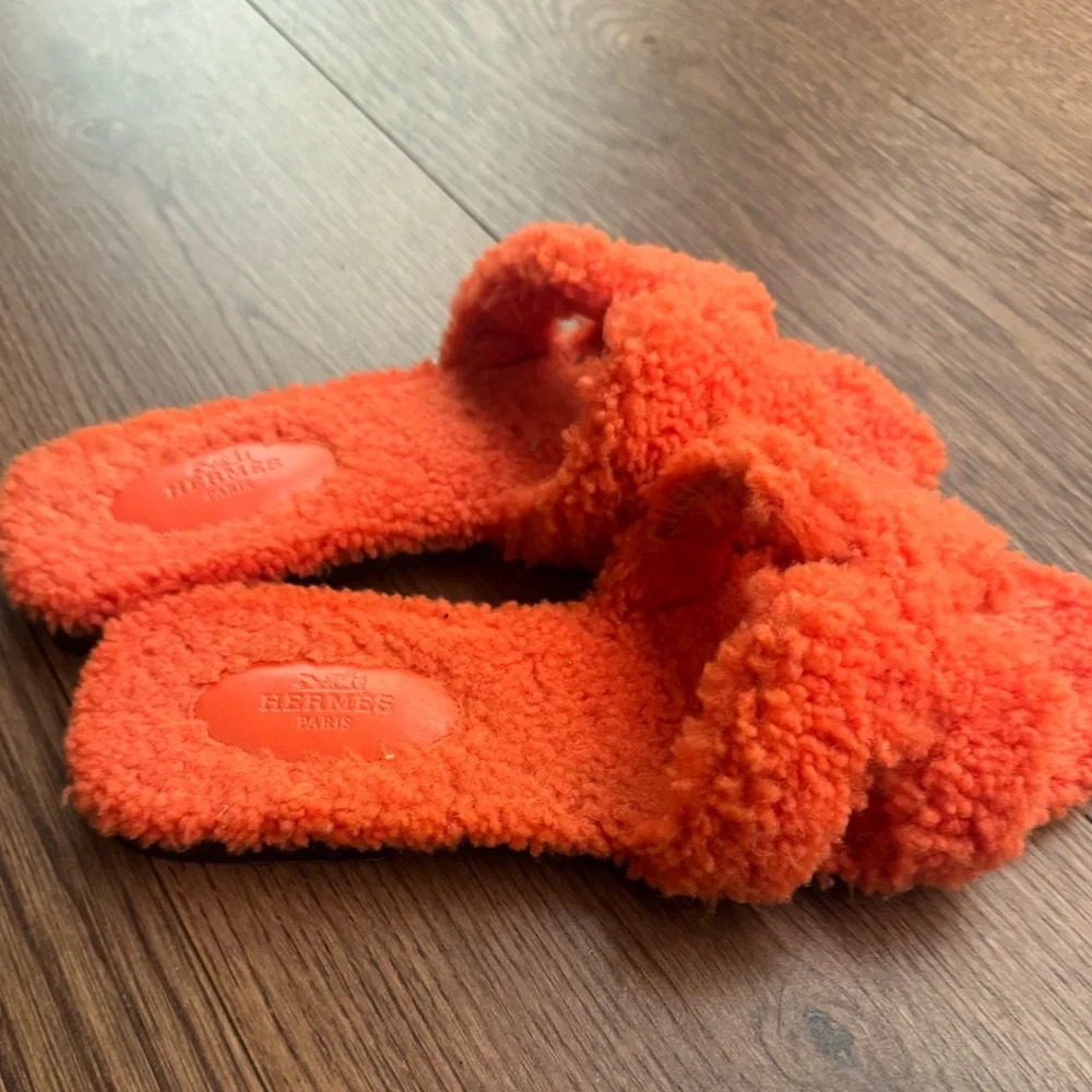 Hermes Oran Shearling Orange Slide Sandals - Picture 3 of 7